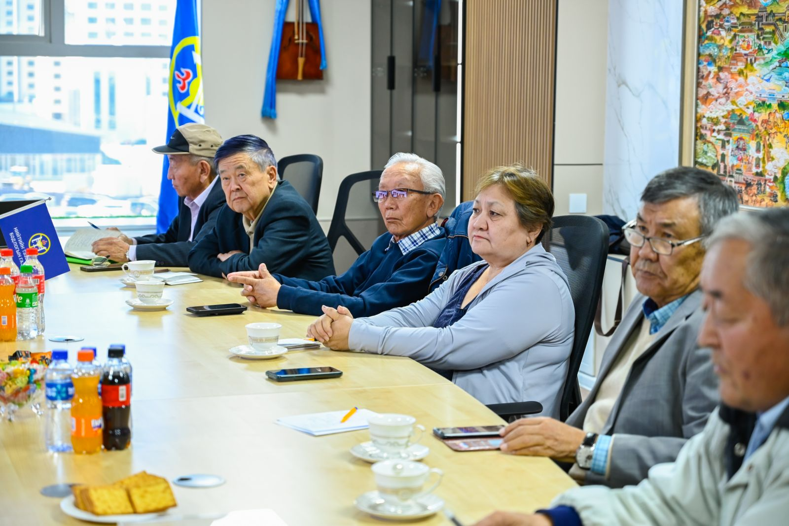 Нийтийн тээврийн салбарын үе үеийн дарга нартай уулзлаа